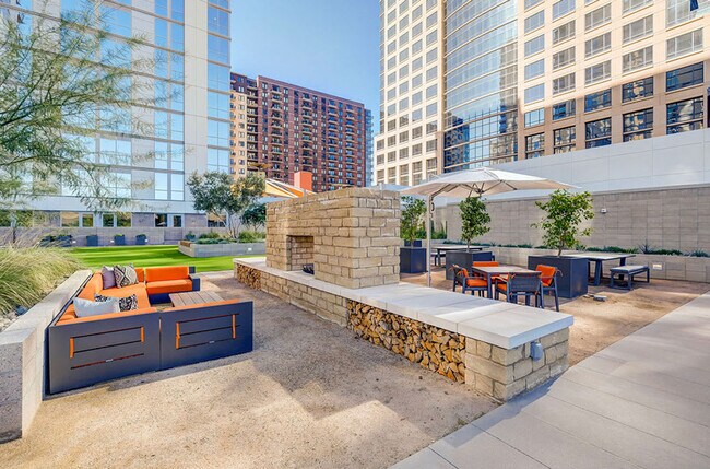 Building Photo - 222 E Jefferson St