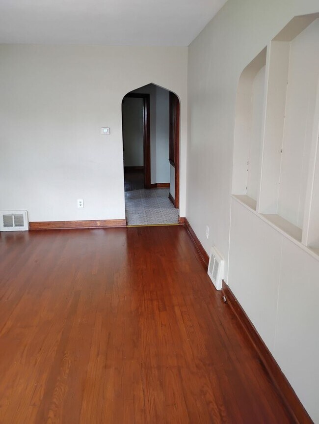 Building Photo - 3125 Kenwood St