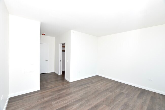 Building Photo - 1000 S Michigan Ave