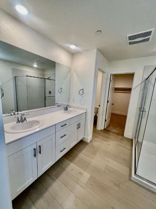 Building Photo - 3215 Center Dr