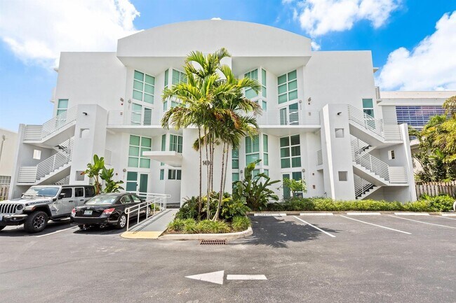 Building Photo - Southeast 15th Street, Fort Lauderdale, FL 33316 - 2 BR 2 BA single-family home