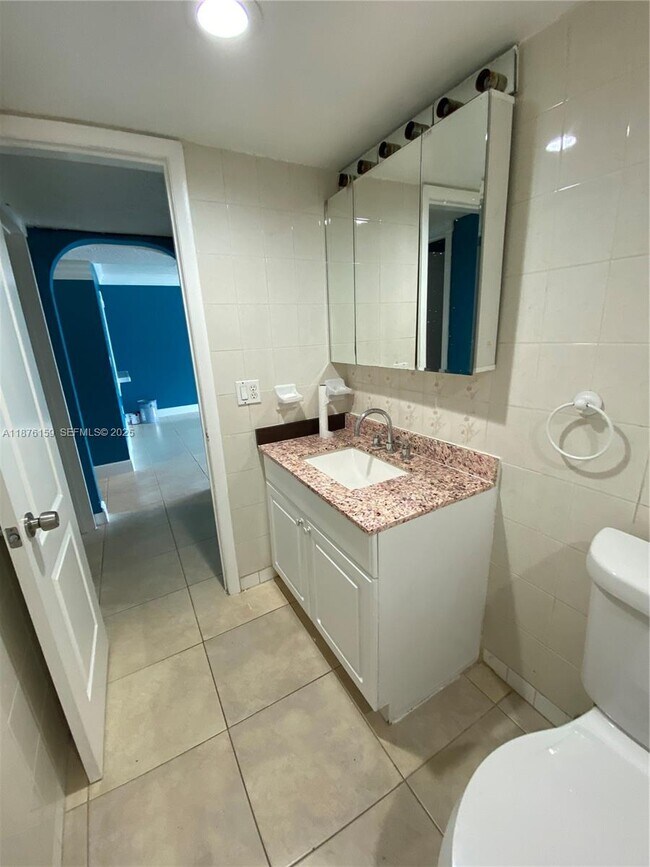 Building Photo - 10090 NW 80th Ct