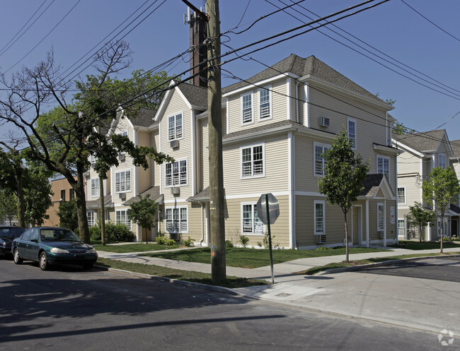 Building Photo - Markham Gardens