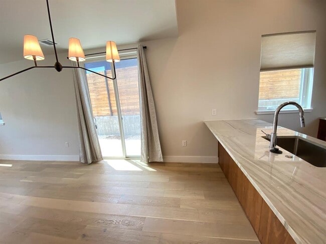 Building Photo - 1903 E 8th St