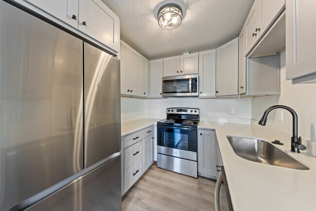 Building Photo - Newly Remodeled 3 bedroom Home