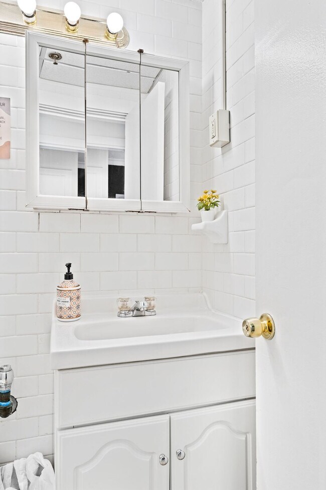 Building Photo - 60-62 Boylston Street-SI ID1240414P