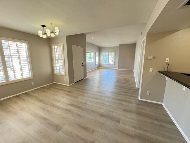 Building Photo - Bright and Airy 2Bd/2Ba Condo w/AC, W/D an...