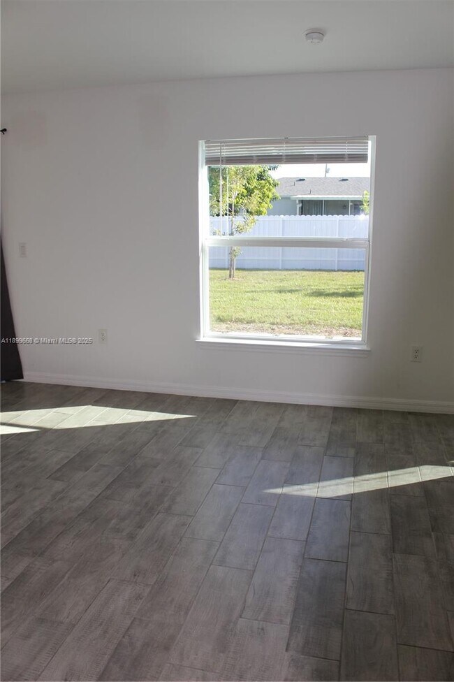 Building Photo - 1138-1114 SW 14th Terrace