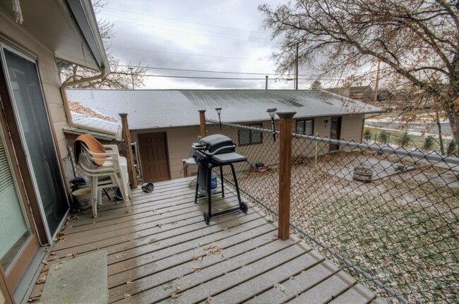 Building Photo - 2 Bed, 1 Bath with Garage Space in Missoula