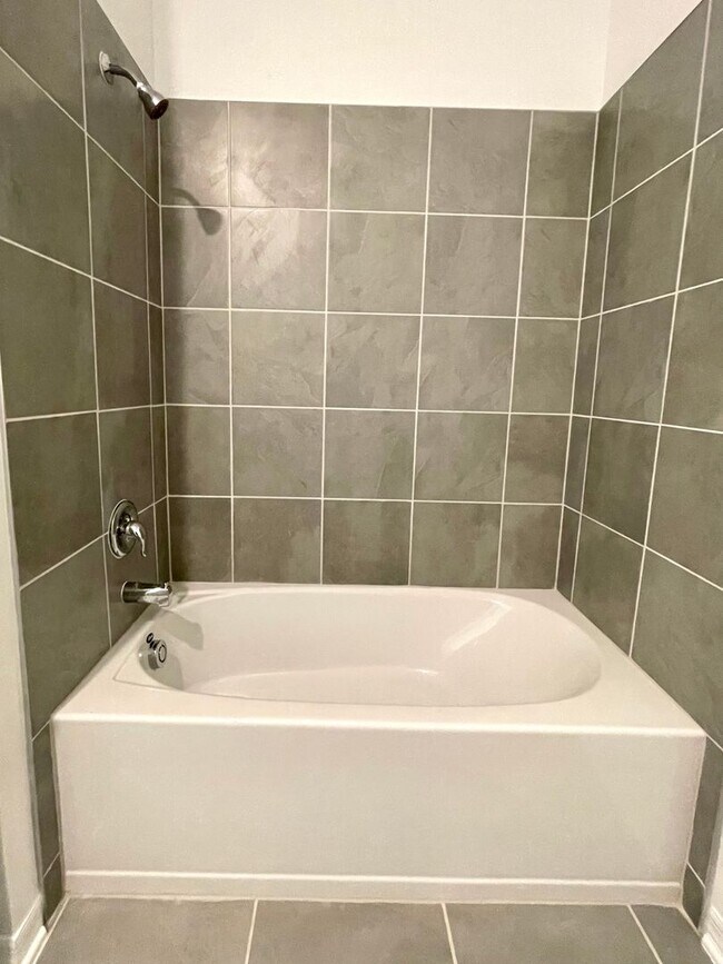 Building Photo - 4 bedroom home $2,195/mo, Storey Creek