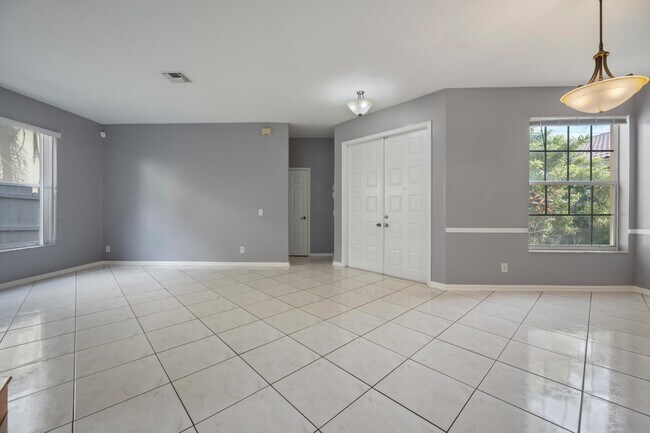 Building Photo - 3578 Chesapeake Cir