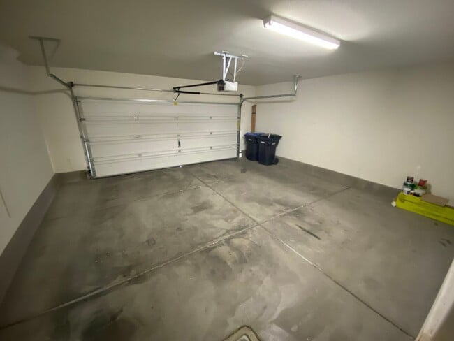 Building Photo - Beautiful 3 bed/2.5 bath home located in Henderson.