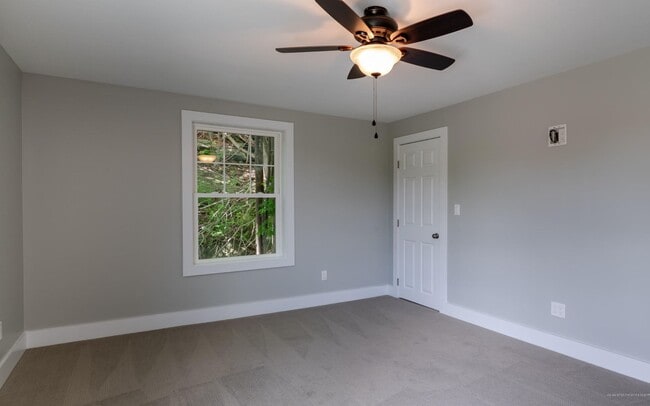 Building Photo - Beatiful 4 Bed Downtown Bath House