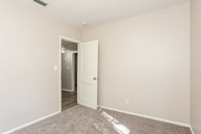 Building Photo - 1130 Saratoga Blvd