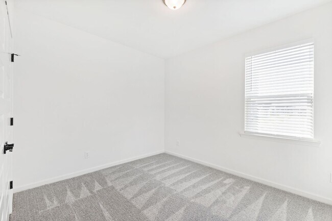 Building Photo - 121 Shadowdale Ln