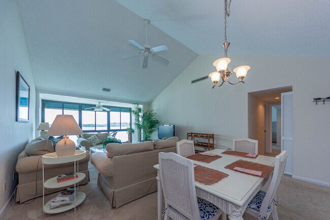 Building Photo - 1840 Tarpon Ln