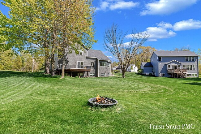 Building Photo - Spacious 6-Bedroom Retreat in Rockford with 3.5 Luxurious Baths