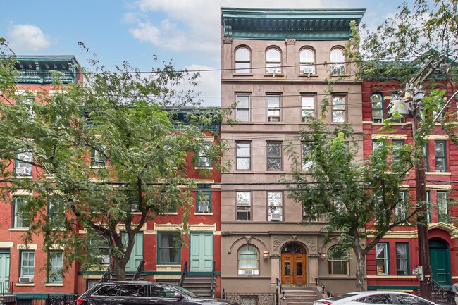 Primary Photo - 264 9th St