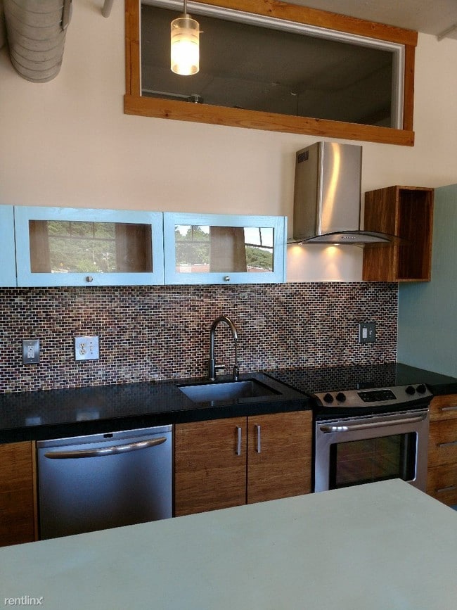 Building Photo - 1709 E Clay St