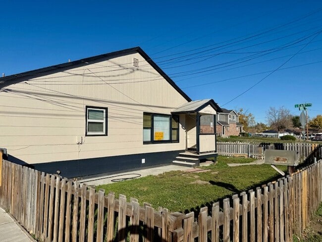 Building Photo - Remodeled 2-Bedroom