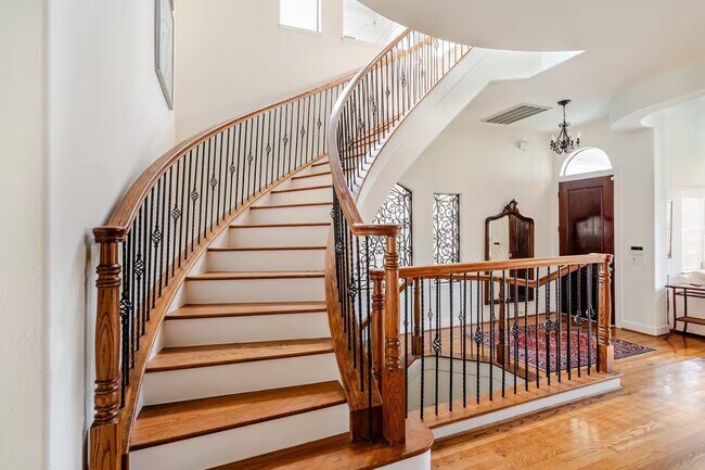 Building Photo - 6515 Minola St