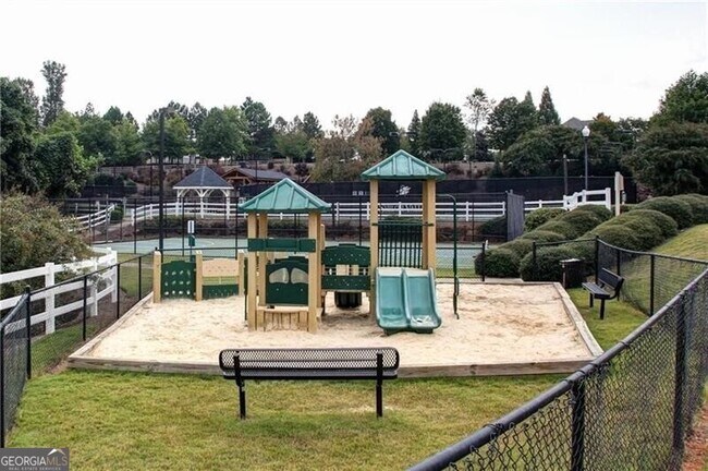 Building Photo - 1943 Hoods Fort Cir NW