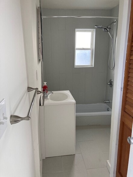 Bathroom - 29 Lord St