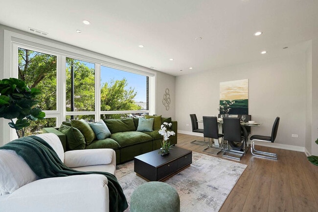 Building Photo - 2344 W Polk St