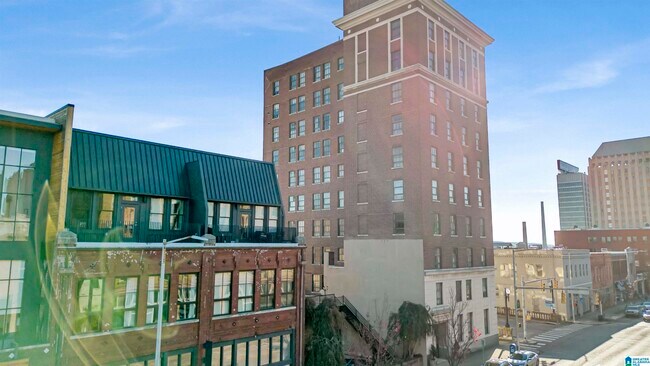 Building Photo - 2201 1st Ave N