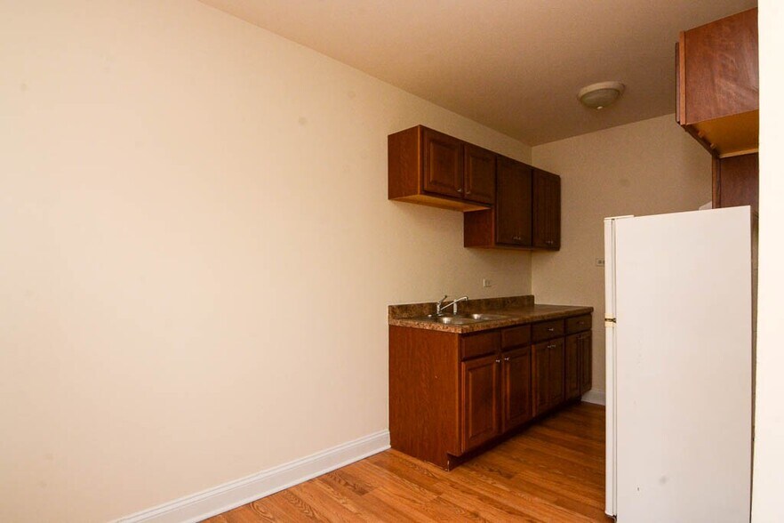Building Photo - 2600 N Kimball Ave