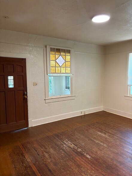 Building Photo - 126 Parkhill St