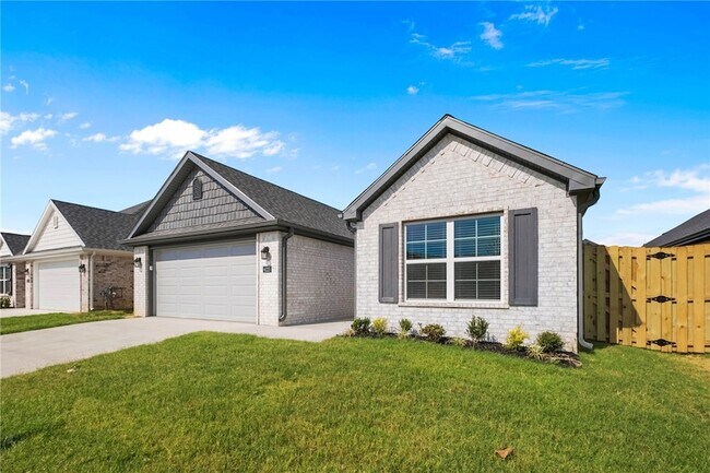 Building Photo - 4225 Barhem Dr