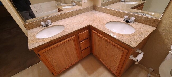 Building Photo - Chateau Versailles