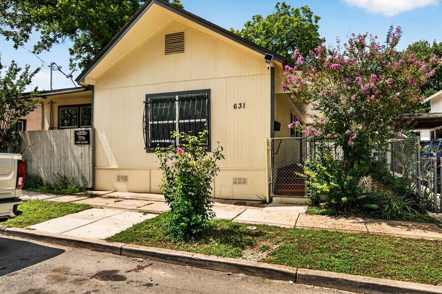 Building Photo - 631 E Mistletoe