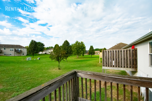 Building Photo - 3-bed 2-bath 2-Garage duplex in Shawnee  #...