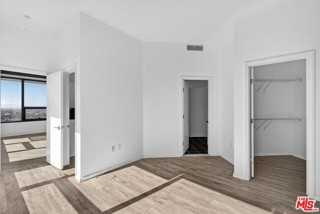 Building Photo - 1100 Wilshire Blvd