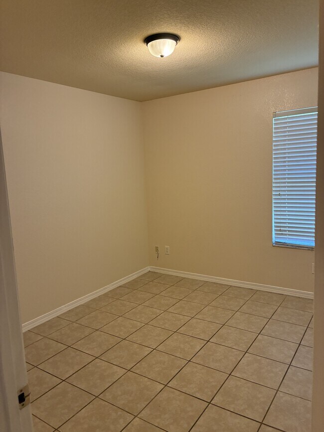 Building Photo - 6132 E Quitman St