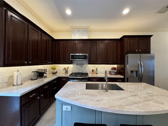 Building Photo - 2540 Prospect St