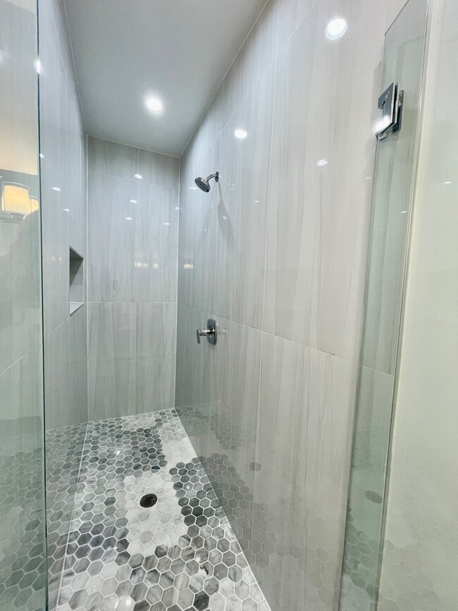 Building Photo - 2238 W 24th St