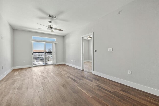 Building Photo - 3114 S Congress Ave