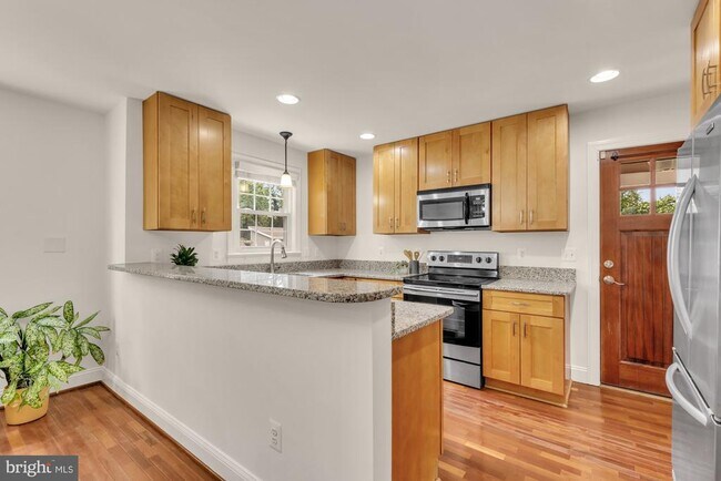 Building Photo - 8604 Woodlawn Ct