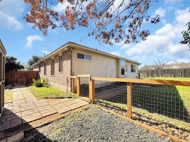 Building Photo - 1032 Tudor House Rd