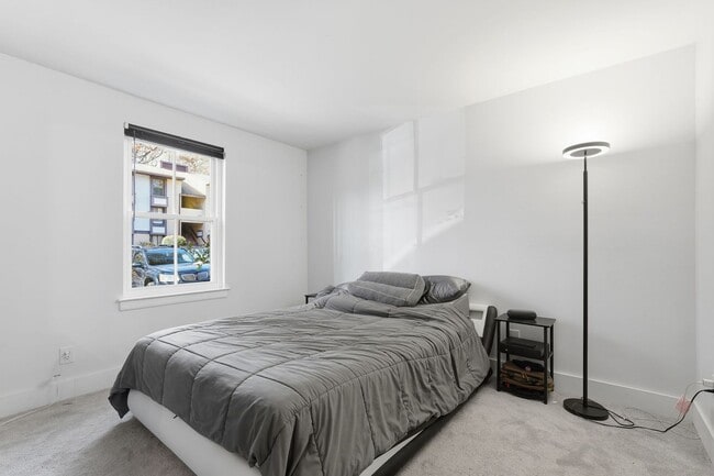 Building Photo - Beautifully Renovated 2-Bedroom Condo in the Heart of Reston!