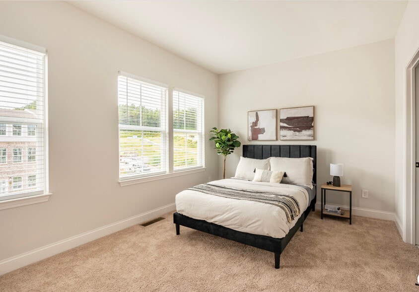 Staged Bedroom - 2643 Creekside Dr NW