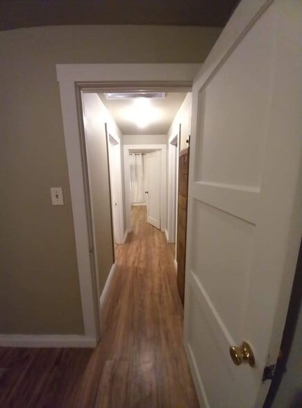 HALLWAY - 409 Belmont Ave