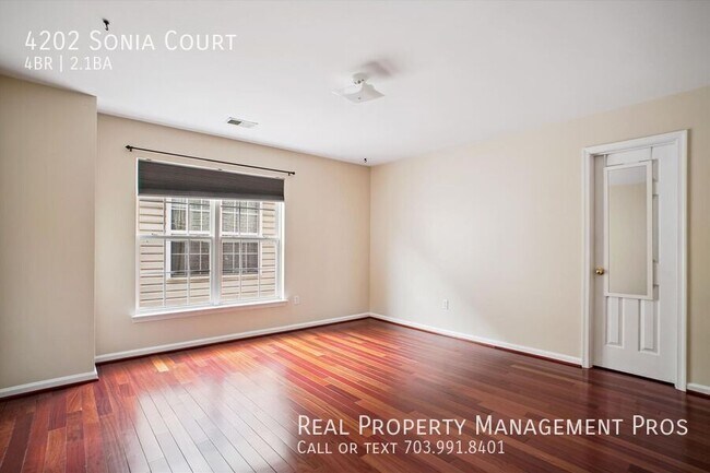 Building Photo - 4202 Sonia Ct