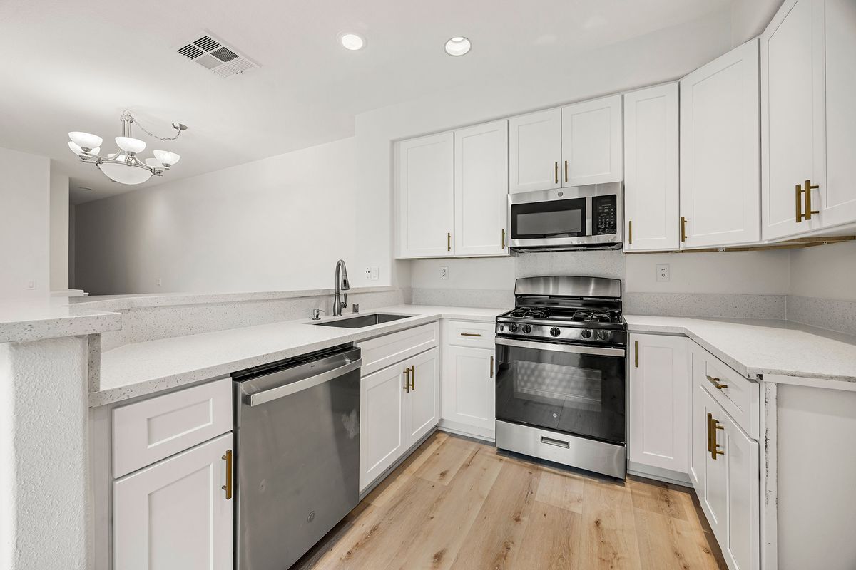 Building Photo - 932 S Country Glen Way