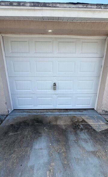 Building Photo - 5912 Della Dr