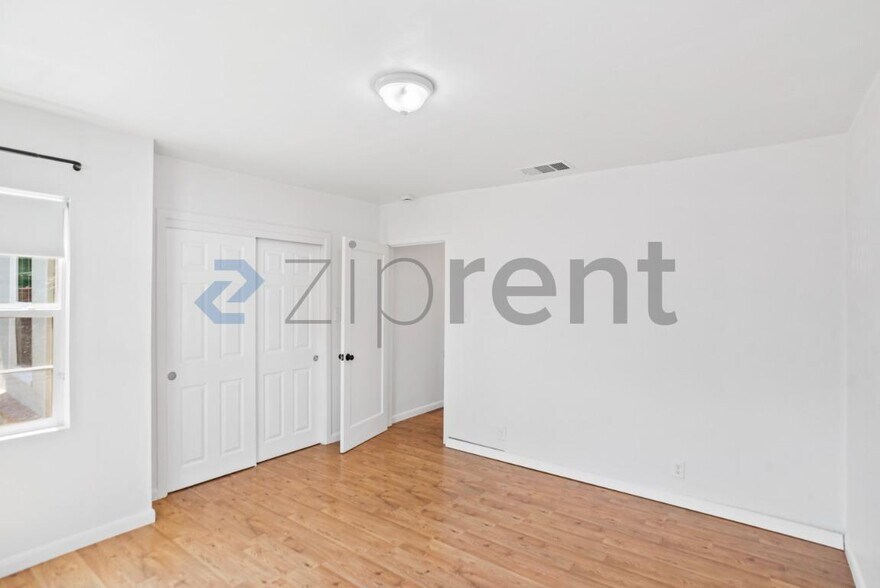 Building Photo - Unit