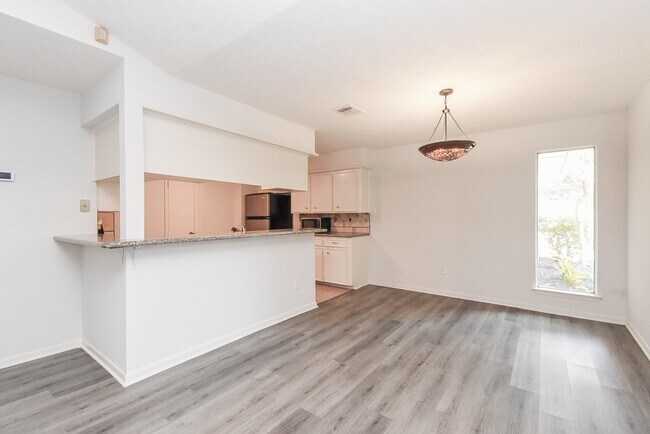 Building Photo - 22743 Red River Dr